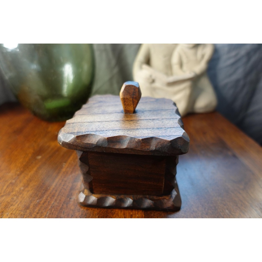 Vintage hand carved trinket box with lid‎ wooden jewelry box